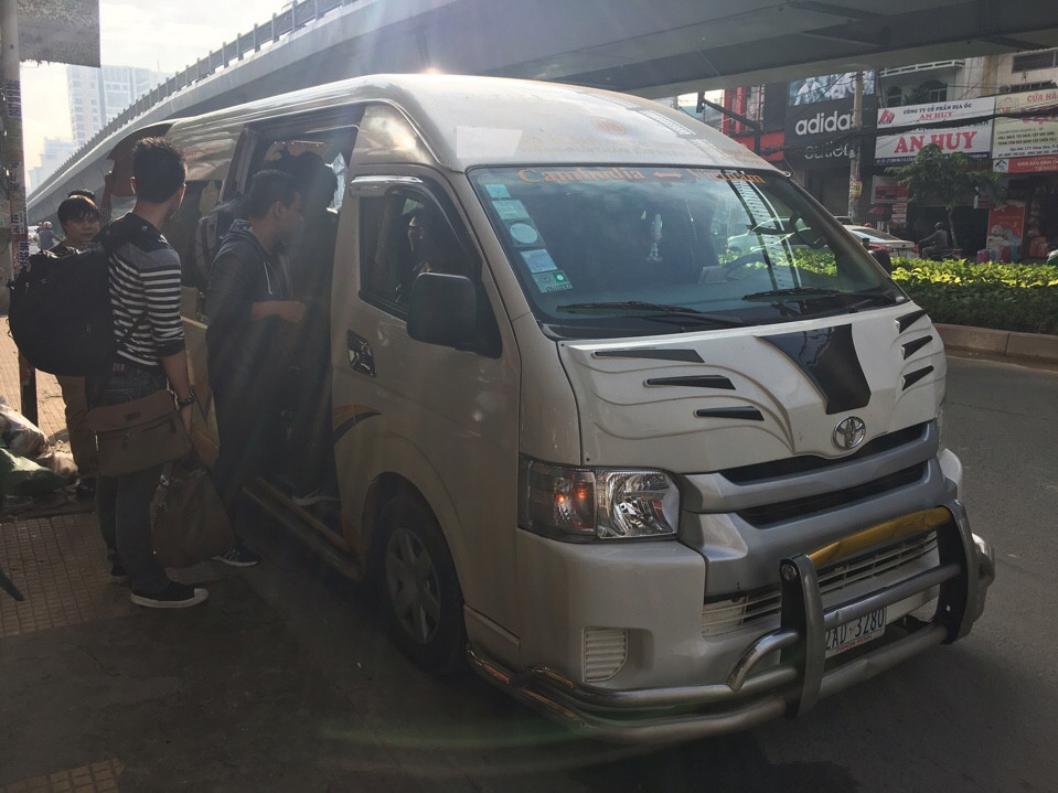 Car rental 4 seat to Cambodia - Thai Duong Limousine Cambodia bus 