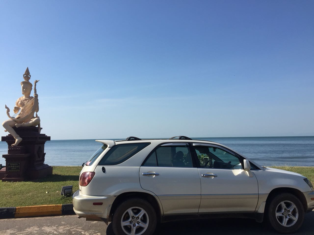 Car rental 4 seat to Cambodia - Thai Duong Limousine Cambodia bus