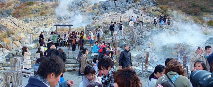 Ngâm mình trong suối nước nóng Owakudani