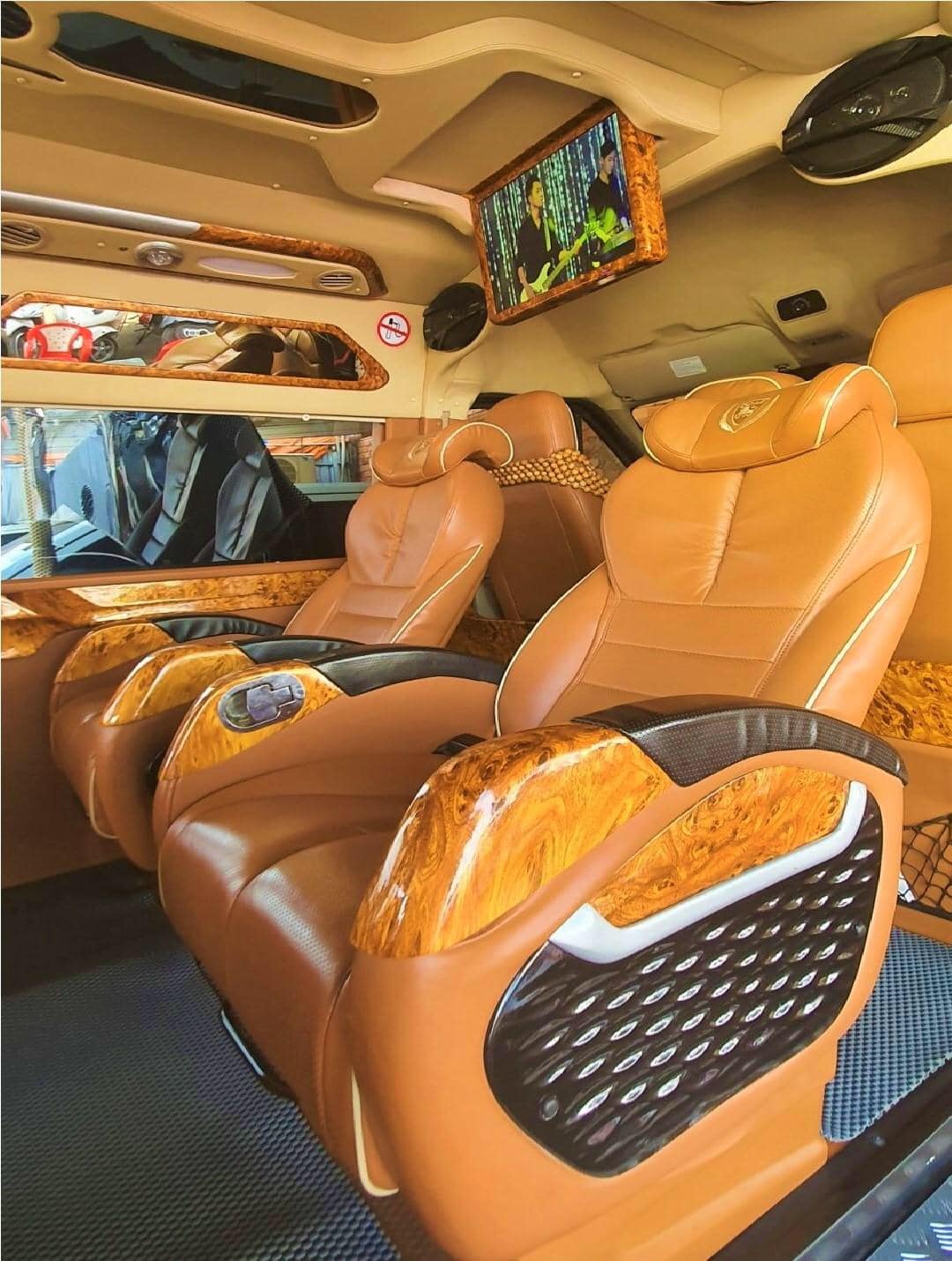 Car 4 seat Phnom Penh to Sai Gon